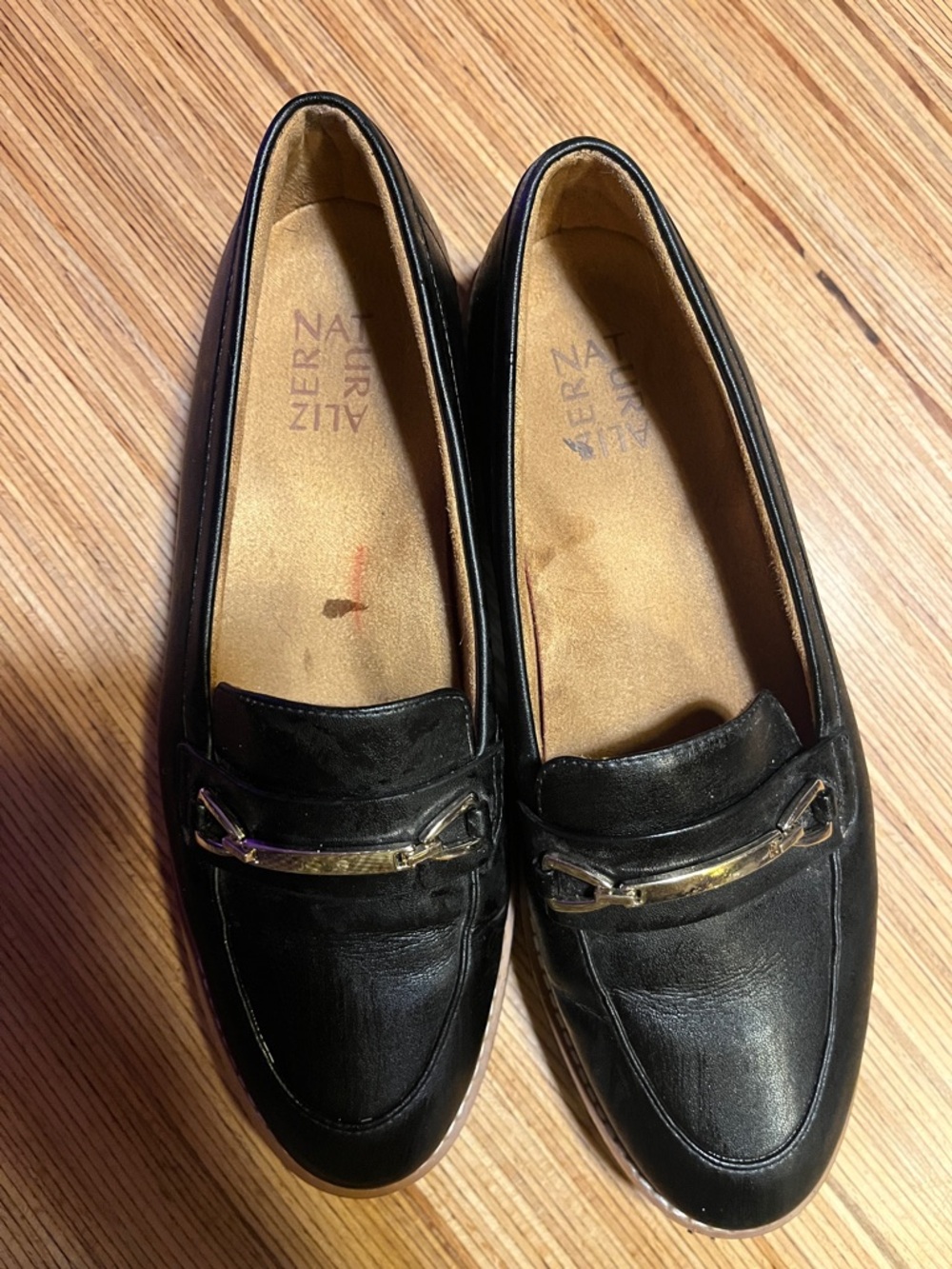 Naturalizer Elin Loafers Women's 8M Black Leather Gold Buckle Slip on Classic - Picture 2 of 3